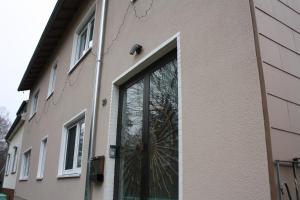 a door to a house with a reflection in the window at Chiaras Ferienwohnung in Heusweiler