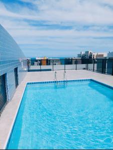 a swimming pool on the roof of a building at Apartamento Vernazza in Maceió