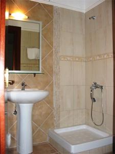 Koupelna v ubytování Aigon Hotel