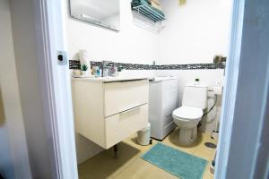 Kúpeľňa v ubytovaní BENALBEACH PLAYA SUITE