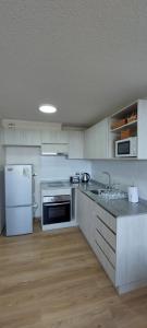 Kuchyň nebo kuchyňský kout v ubytování Ainil Apartment