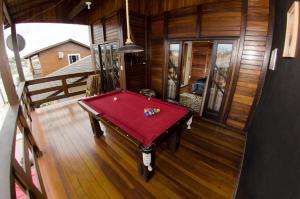 a pool table in the middle of a room at Espaço Vintage in Piçarras
