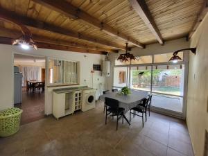 a kitchen and dining room with a table and chairs at Otto's Haus in Villa General Belgrano