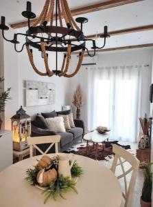 Posezení v ubytování Old Town Luxe Suite W 100Mbps + 15 fotografií