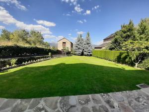 a large yard with a green lawn at NAVASA in Navasa