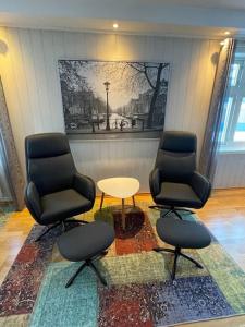Posezení v ubytování Skjomtind - Modern apartment with free parking