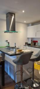 Kitchen o kitchenette sa Docklands 2 bedroom 2 Bath