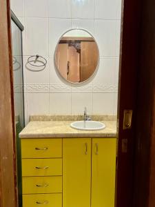 a bathroom with a sink and a mirror at Casa Rio - 04 Quartos de Frente para o Mar in Guarda do Embaú