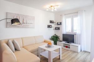 Televízia a/alebo spoločenská miestnosť v ubytovaní Hvar De Luxe Apartments