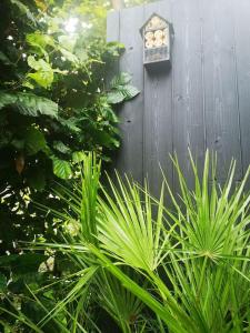 a garden with a black fence and plants and a bird feeder at Lanterfant in Nes