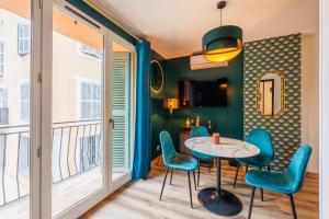 a room with a table and chairs and a window at Appartement Emeraude in Martigues +16 photos