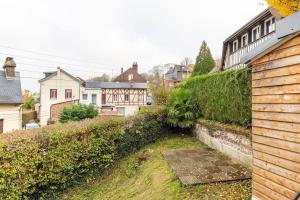 a view of a city from a house at FERY HOME 76 - Au Paradis Caché de Rouen in Notre-Dame-de-Bondeville