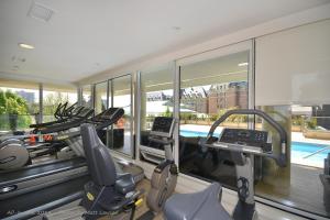 Posilňovňa alebo fitness centrum v ubytovaní Luxury View Condo in Downtown Victoria
