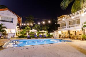 Bazén v ubytování La Vaiencia Beach Resort, Morjim nebo v jeho okolí