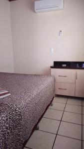 Cama o camas de una habitación en Apartamentos Azul do Mar Praia da Gamboa Garopaba