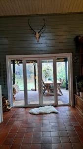 صورة لـ comfortable chalet in a unique location in forest في Essen