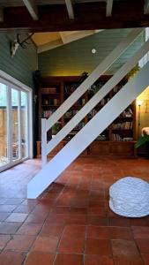 صورة لـ comfortable chalet in a unique location in forest في Essen