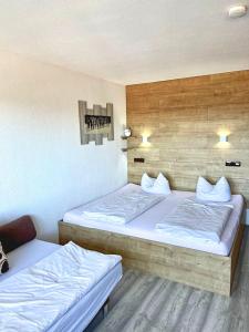 two beds in a room with two beds sidx sidx sidx at Apartmány Almberg in Philippsreut