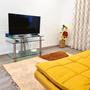 Μια τηλεόραση ή/και κέντρο ψυχαγωγίας στο VILLAS com piscina +55 φωτογραφίες