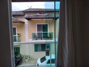 a view from a window of a building with a car at DIAS INESQUECÍVEIS NO PERÓ in Cabo Frio