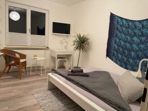 a bedroom with a bed and a desk and a window at Wohnung in idyllischer Lage auf Borkum in Borkum