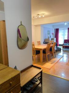 Khu vực ghế ngồi tại Apartment Love