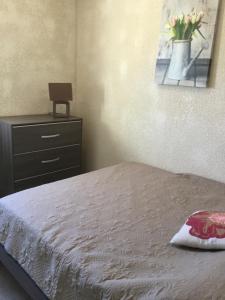 Posteľ alebo postele v izbe v ubytovaní Appartement T3 - 15 mn Marché Noël -