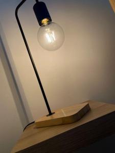 a lamp sitting on top of a wooden table at Appartement à Courrière in Assesse