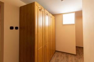 Fotografie z fotogalerie ubytování Déli Terasz B Apartman Free parking, self-check-in anytime v Győru