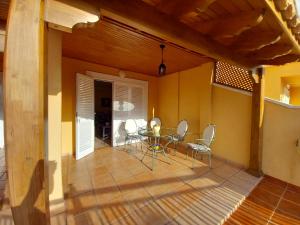 a dining room with a glass table and chairs at Apto. PIÑA DE MAR in Adeje