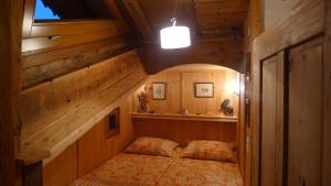 Łóżko lub łóżka w pokoju w obiekcie Luxus Chalet Mühlermoos