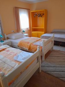 Postel nebo postele na pokoji v ubytování Apartman Peric