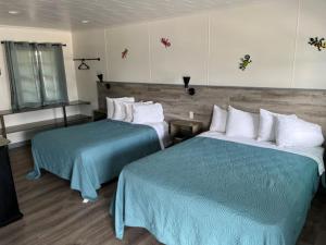 Postel nebo postele na pokoji v ubytování Swell Motel + 37 fotografií