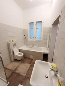 Ett badrum på Urbanes Apartment in Wien