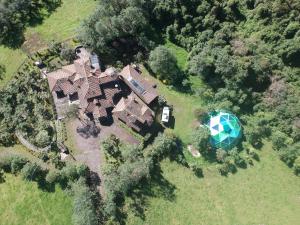 Letecký snímek ubytování Sierra Alisos Hotel de Campo