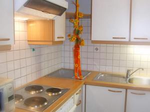 Kjøkken eller kjøkkenkrok på Apartment in Samnaun near Ski Cable Railway