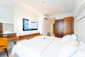 Rúm í herbergi á OCEANVIEW 2Bedroom SMARTHOME WITH POOL