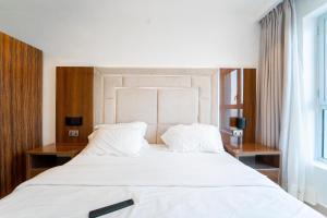 Rúm í herbergi á OCEANVIEW 2Bedroom SMARTHOME WITH POOL