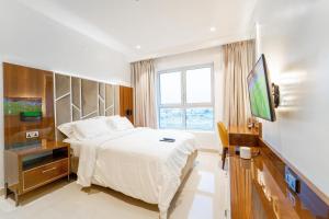 Rúm í herbergi á OCEANVIEW 2Bedroom SMARTHOME WITH POOL