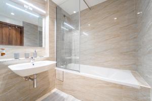 Baðherbergi á OCEANVIEW 2Bedroom SMARTHOME WITH POOL