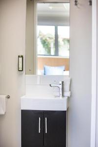 a bathroom with a sink and a mirror at Colonial Motel in Twizel