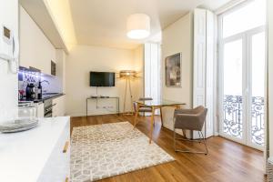 TV a/nebo společenská místnost v ubytování Alcântara by SpotOn Apartments