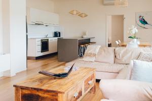 Gallery image of Exclusive Anglesea River Beach Apartment in Anglesea +35 photos
