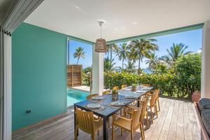 Bazén v ubytování Villa Maorie 5 chambres avec piscine privée nebo v jeho okolí