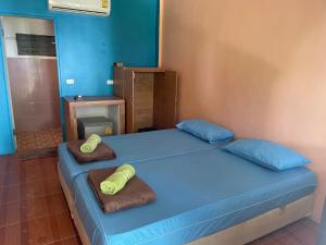 Кровать или кровати в номере Lonely Beach Pool Resort