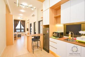 Η κουζίνα ή μικρή κουζίνα στο Sunway Grid Loft Suite by Nest Home【Olympic Size Pool】