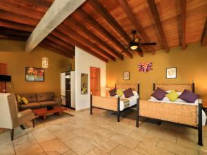 a living room with couches and a ceiling at Hotel Amate del Rio in Malinalco