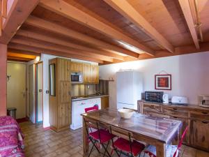 a kitchen with a wooden table and a counter top at Chalet Mitoyen 3 Chambres, Terrasse, Proche Centre Cauterets, Navette Ski Gratuite - FR-1-401-254 in Cauterets