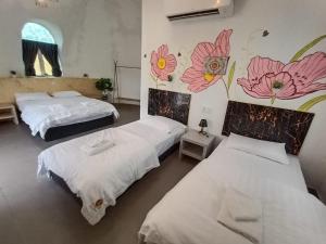 Postel nebo postele na pokoji v ubytování Monkey Mier LOT 2028
