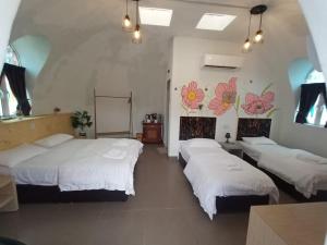 Postel nebo postele na pokoji v ubytování Monkey Mier LOT 2028